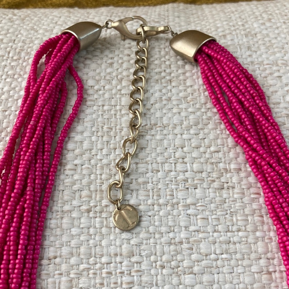Elegant Tri-Color Beaded Necklace - Picture 2 of 4